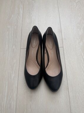 3/$10 Rockport Classic Black Women's Heels